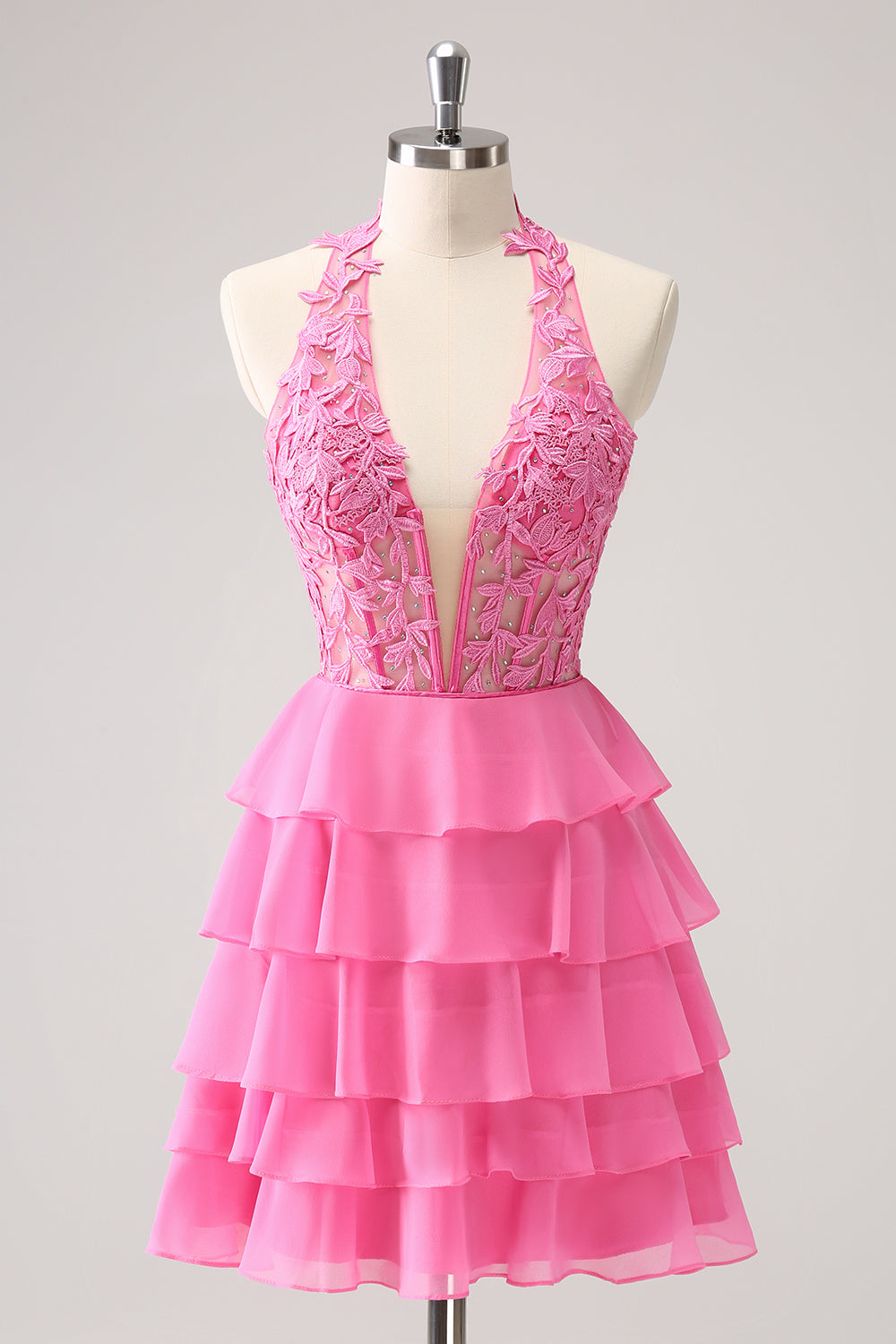 Hermoso vestido de fiesta rosa intenso con volantes, corsé escalonado, sin tirantes y con cuentas