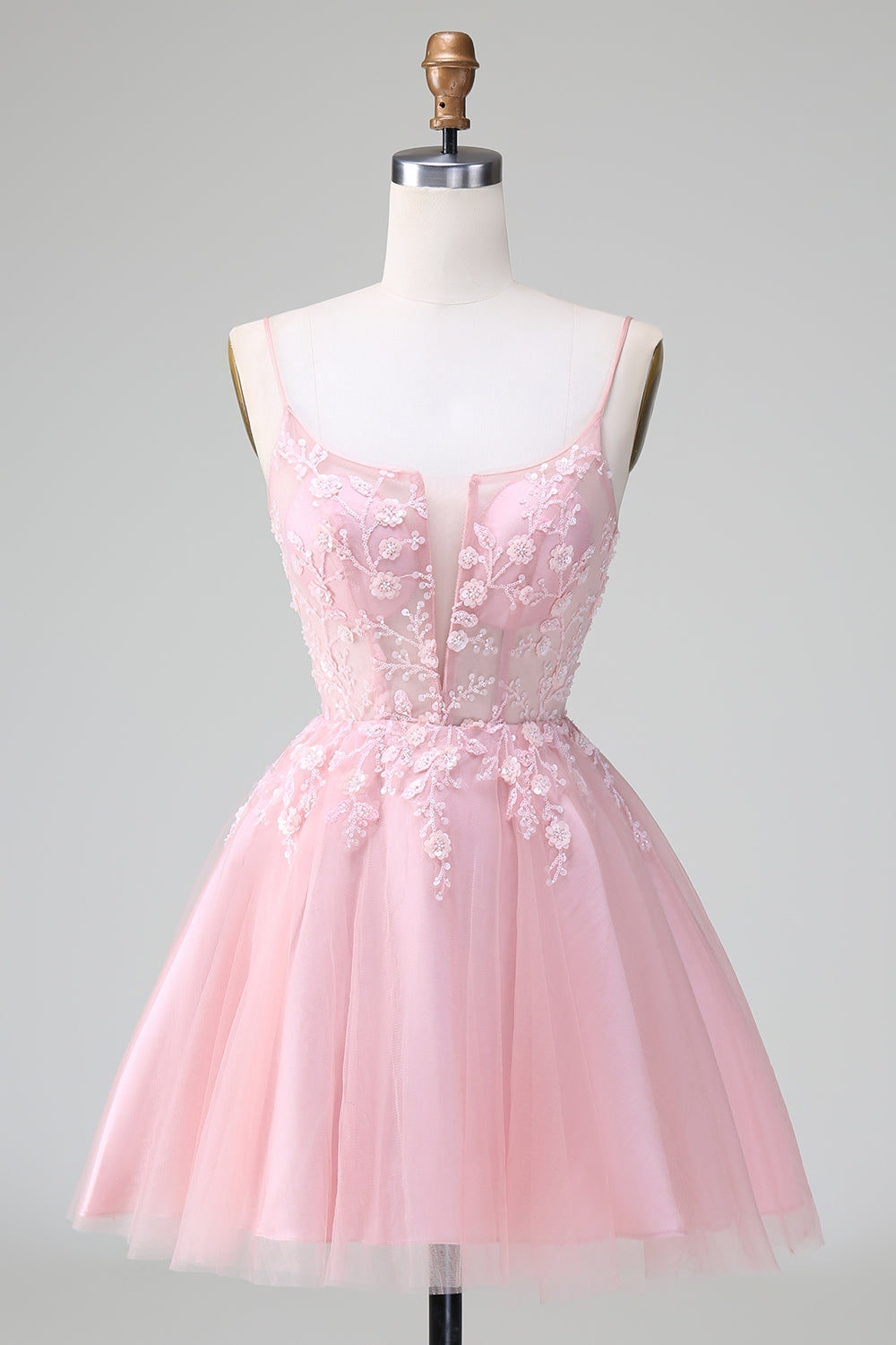 Vestido corto color rubor con tirantes finos, estilo corsé, corte A y apliques para fiesta de bienvenida.