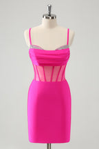 Vestido corto elegante de fiesta con corsé plisado y ajustado en color fucsia con cuentas