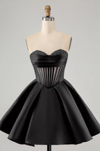 Hermoso vestido de fiesta corto fucsia con escote en forma de A y corsé con cuentas