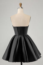 Hermoso vestido de fiesta corto fucsia con escote en forma de A y corsé con cuentas