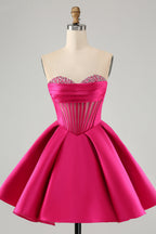 Lindo vestido de fiesta fucsia corto con escote en forma de A y corsé con cuentas