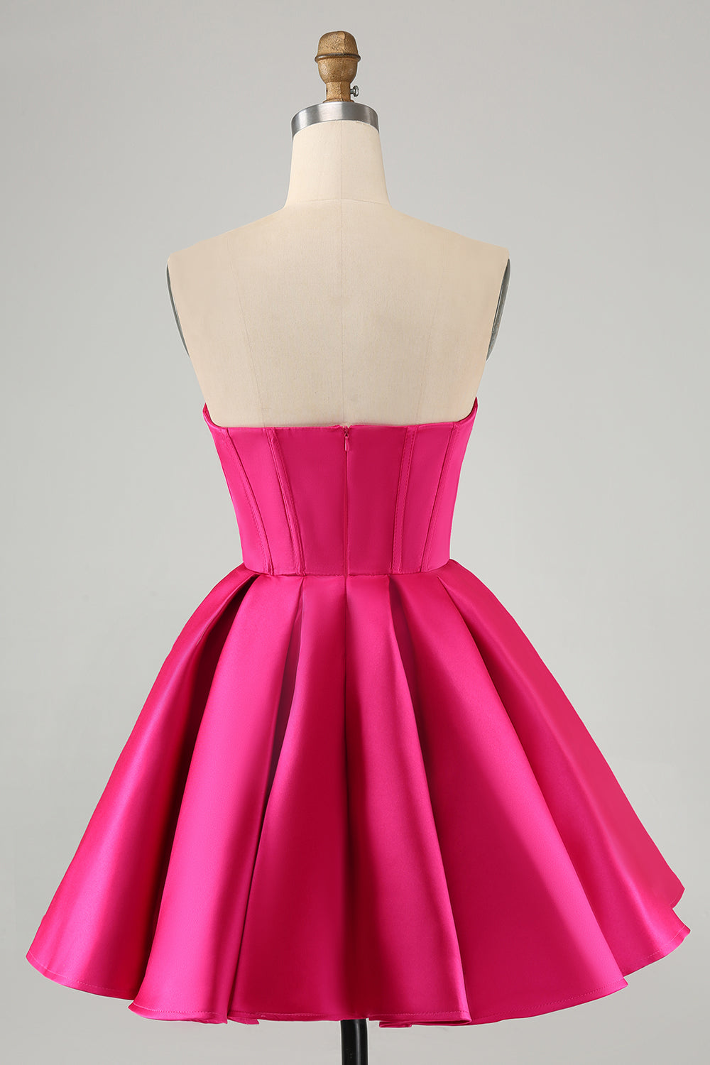 Hermoso vestido de fiesta corto fucsia con escote en forma de A y corsé con cuentas