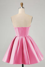 Lindo vestido de fiesta fucsia corto con escote en forma de A y corsé con cuentas