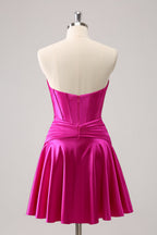 Hermoso vestido de fiesta fucsia con escote en forma de A, corsé cruzado y volantes