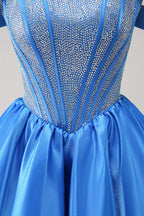 Hermoso vestido de fiesta azul con corsé, corte A, hombros descubiertos y cuentas