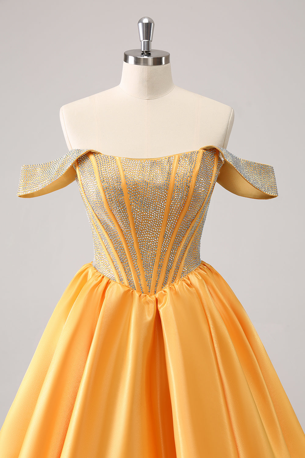 Hermoso vestido de fiesta azul con corsé, corte A, hombros descubiertos y cuentas