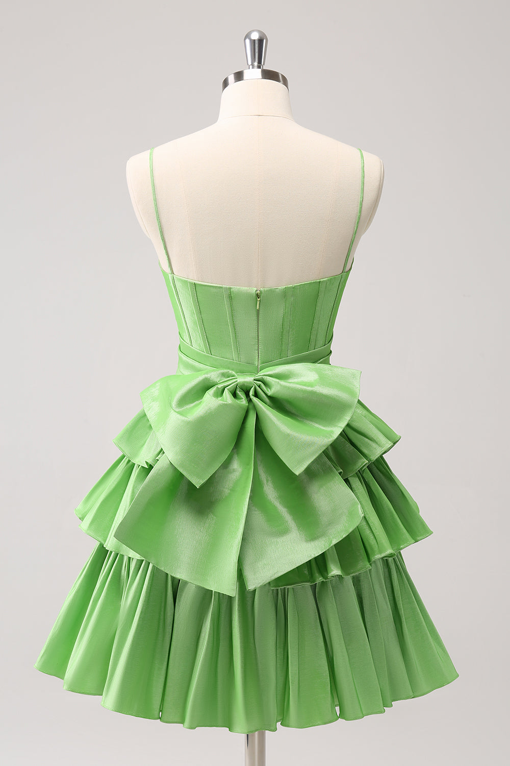 Vestido de fiesta verde bonito con escote en A, tirantes finos, corsé, volantes escalonados y lazo