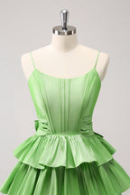 Vestido de fiesta verde bonito con escote en A, tirantes finos, corsé, volantes escalonados y lazo
