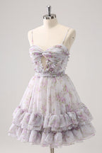 Hermoso vestido de fiesta lila con corte en A, estampado escalonado, floral y volantes