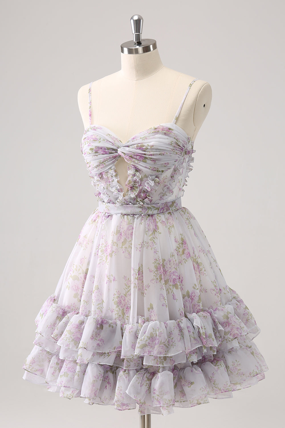 Hermoso vestido de fiesta lila con corte en A, estampado escalonado, floral y volantes