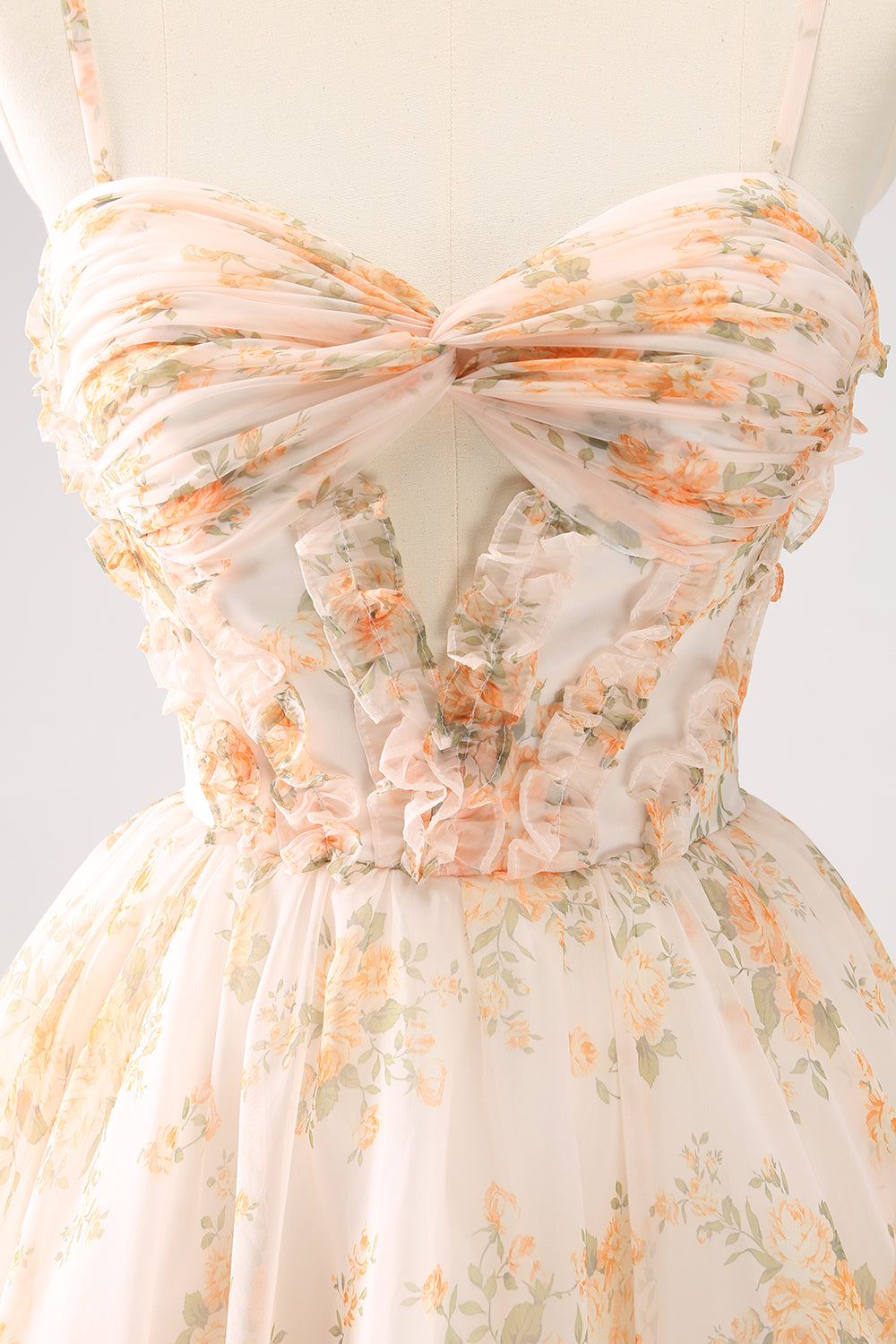 Lindo vestido amarillo de fiesta con corte en A, estampado escalonado, floral y volantes