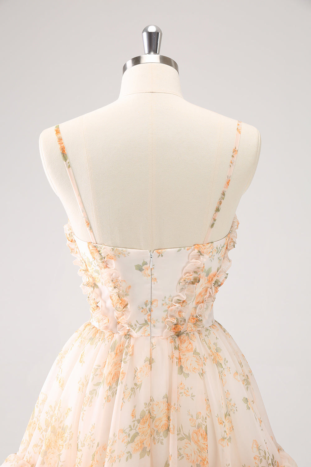 Hermoso vestido de fiesta lila con corte en A, estampado escalonado, floral y volantes