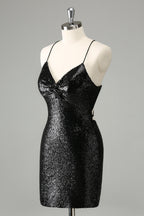 Schwarzes, figurbetontes, kurzes Homecoming-Kleid mit Spaghettiträgern und Pailletten und Schnürung am Rücken