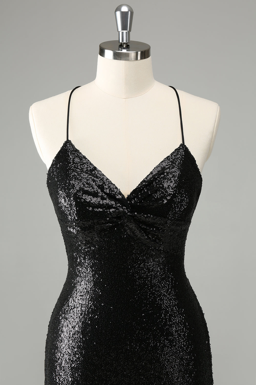 Schwarzes, figurbetontes, kurzes Homecoming-Kleid mit Spaghettiträgern und Pailletten und Schnürung am Rücken
