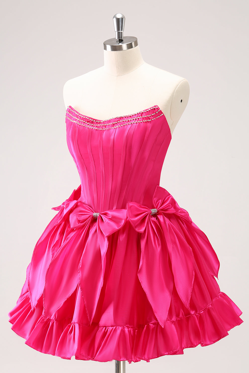 Hermoso vestido de fiesta fucsia de corte A, sin tirantes, con corsé, volantes, cuentas y lazos