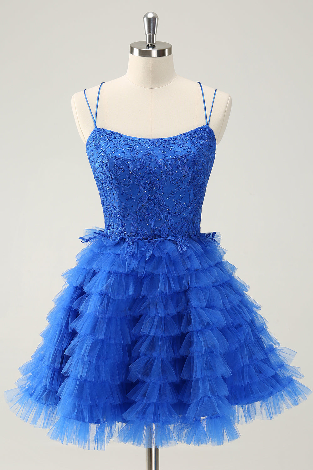 Hermoso vestido de fiesta corto azul con escote en A, espalda con cordones y capas, con cuentas