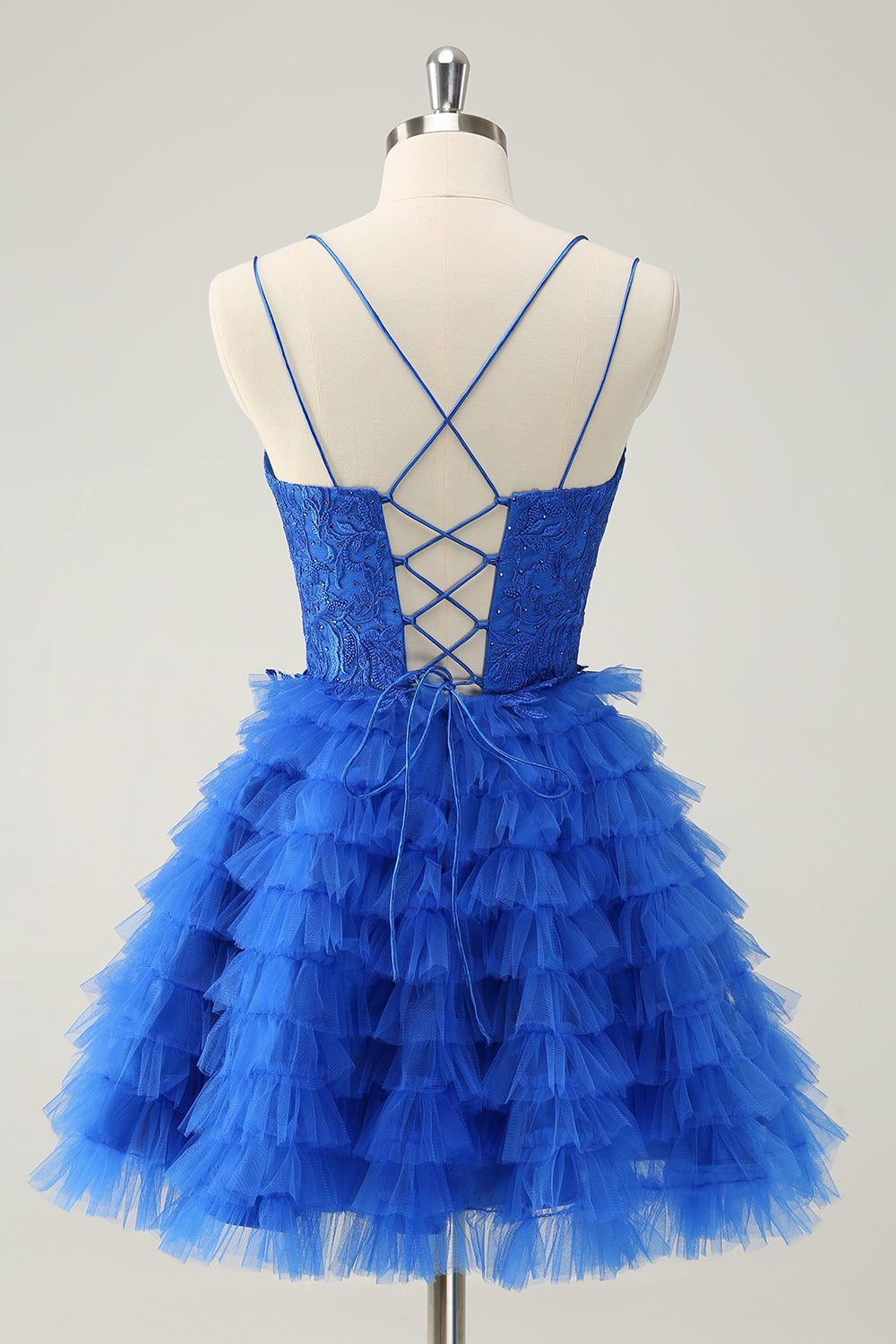 Hermoso vestido de fiesta corto azul con escote en A, espalda con cordones y capas, con cuentas