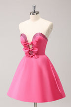 Lindo vestido de fiesta rosa intenso con corte en A, sin tirantes, con aberturas y cuentas