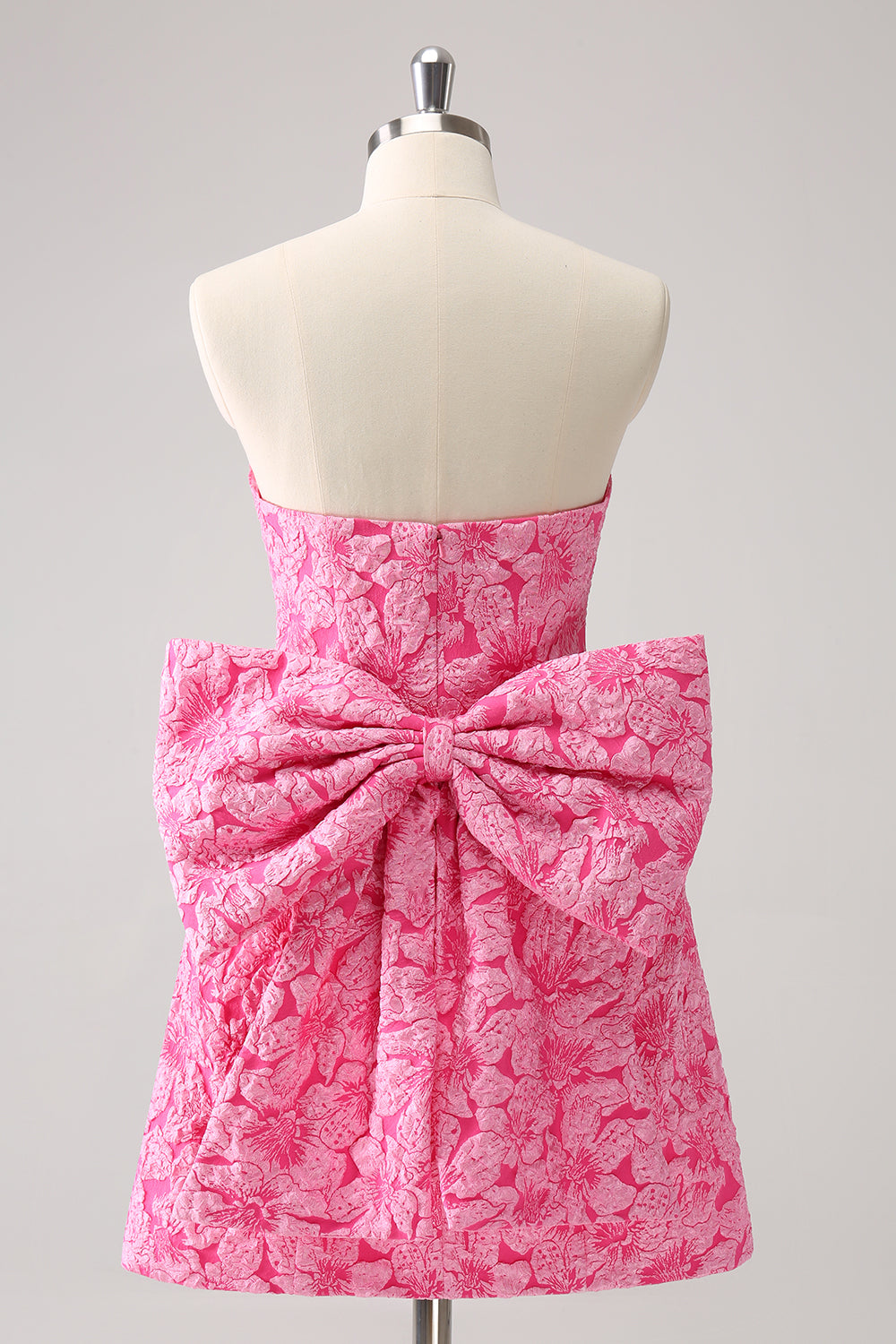 Bonito vestido de fiesta corto rosa intenso con estampado de línea A, sin tirantes y lazo