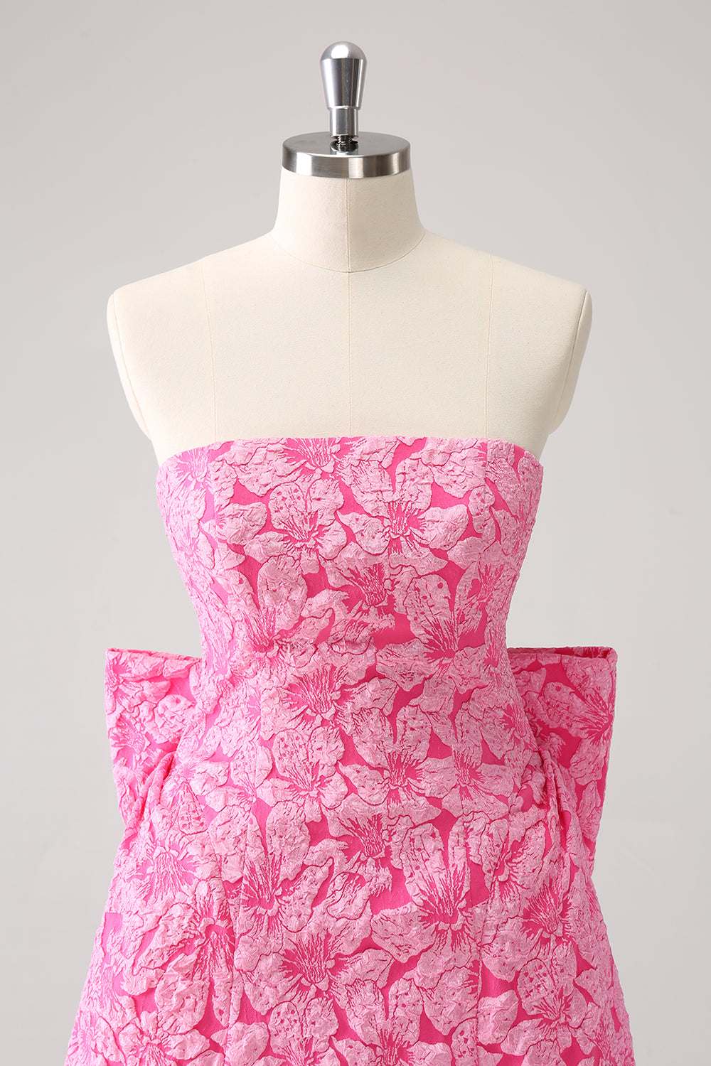 Bonito vestido de fiesta corto rosa intenso con estampado de línea A, sin tirantes y lazo