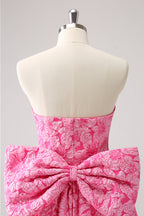 Bonito vestido de fiesta corto rosa intenso con estampado de línea A, sin tirantes y lazo