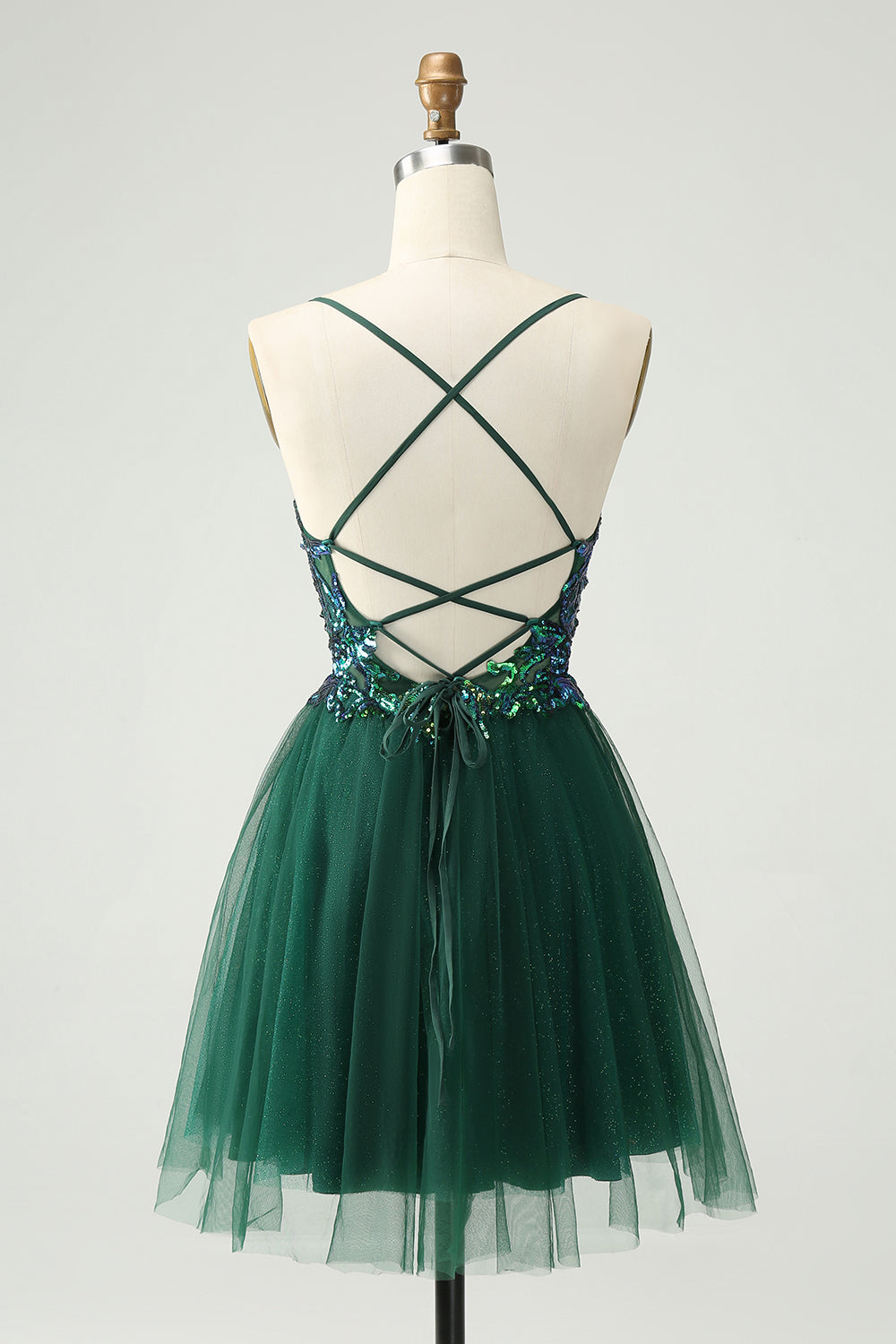 Bonito vestido de fiesta corto verde oscuro con escote en V, lentejuelas y apliques
