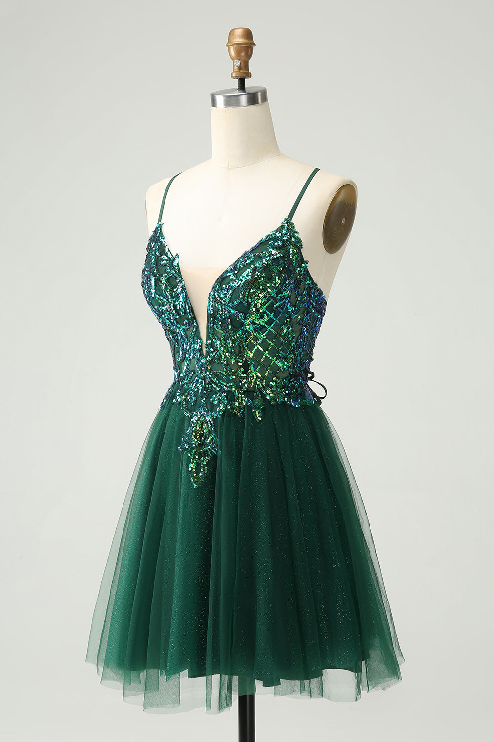 Bonito vestido de fiesta corto verde oscuro con escote en V, lentejuelas y apliques