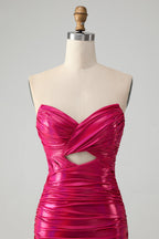 Vestido de fiesta elegante, ajustado, fucsia, plisado, sin tirantes y con abertura en la cerradura