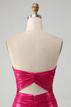 Vestido de fiesta elegante, ajustado, fucsia, plisado, sin tirantes y con abertura en la cerradura