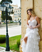 Vestido de fiesta de princesa blanco con hombros descubiertos, corsé blanco y volantes de encaje