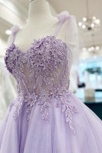 Sierra | Vestido de fiesta corto de corte A con escote en forma de corazón y apliques florales color lavanda