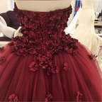 Charmantes trägerloses Ballkleid aus burgunderrotem Tüll mit Handblumen Y1218