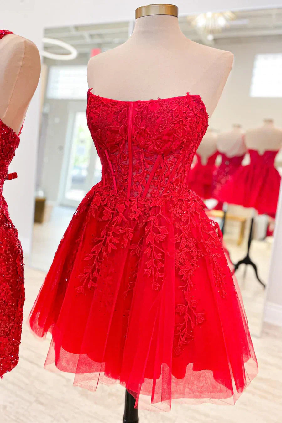 Petunia | Vestido de fiesta de tul con encaje y apliques en forma de A