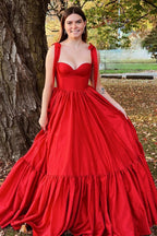 Kamilah| Vestido de fiesta largo de corte A con escote en forma de corazón y lazo rojo