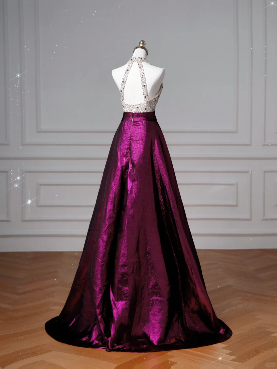 Vestido de fiesta largo de satén morado con cuello halter y cuentas, corte A, Y8609