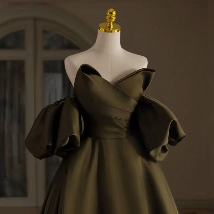 Satin Brautkleid,Einzigartiges Hochzeitskleid,Armeegrünes Brautkleid Y6813