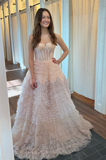 Emberlynn | Elfenbeinfarbenes, langes A-Linien-Ballkleid mit Rüschenlagen und Stäbchen