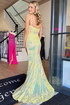 Chandler | Vestido de fiesta largo de sirena con escote redondo y abertura, con apliques de lentejuelas amarillas