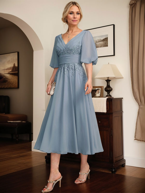 Vestido de madre de la novia de gasa con encaje, escote en V y largo hasta la rodilla con pliegues