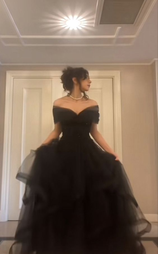 Schwarzes schulterfreies langes Ballkleid aus Tüll Schwarzes formelles Abendkleid für die Abschlussfeier Y7351