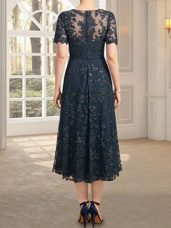 Vestido de madre de la novia de encaje con lentejuelas, corte A, escote ilusión y largo hasta la rodilla