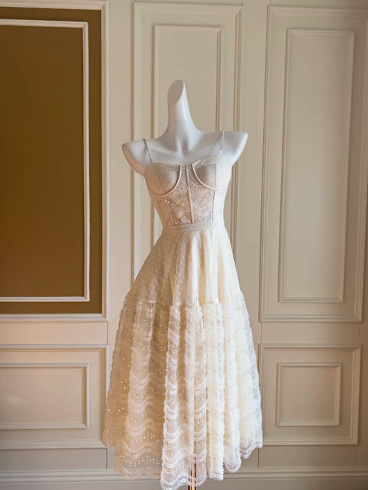 Vestido de fiesta midi elegante con tirantes finos, tul y lentejuelas, color champán claro, corte A, Y8571