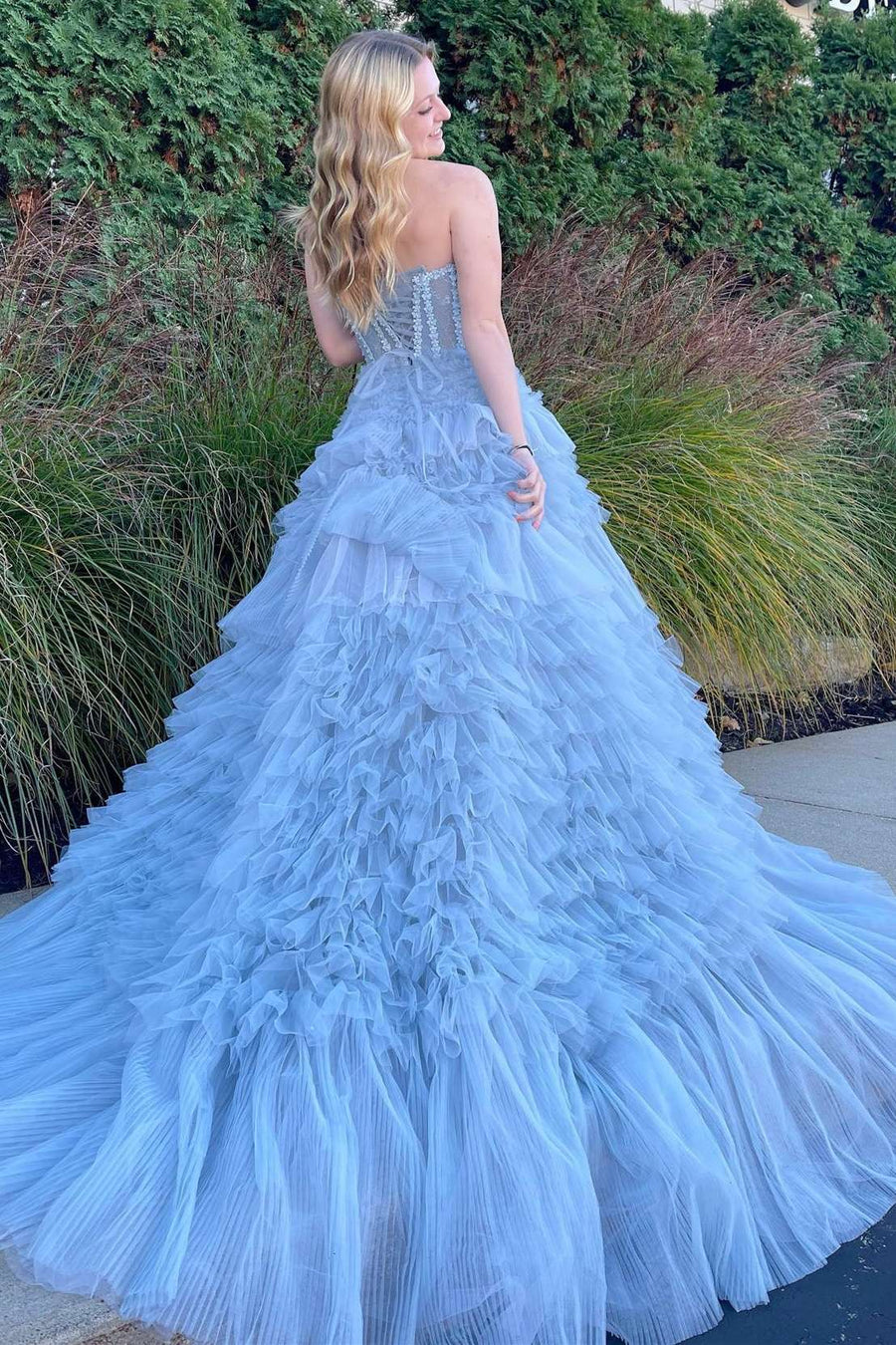 Jazlyn | Vestido de fiesta de tul con capas, corte princesa, sin tirantes y corte A