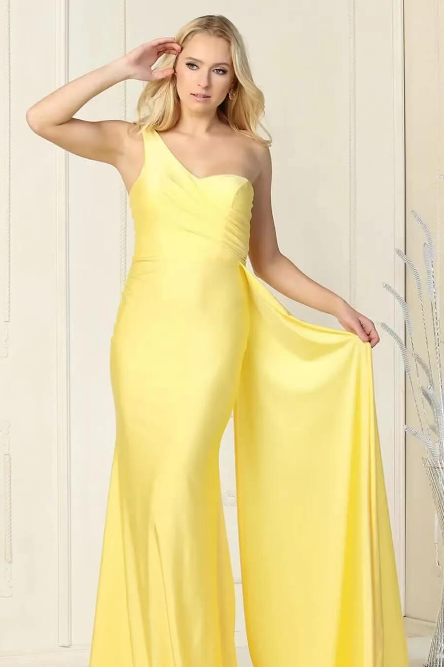 Elegantes Meerjungfrau-Abendkleid mit einer Schulter und Rüschen