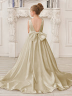 A-Linie Prinzessin Ärmelloses Satin Blumenmädchenkleid mit Schleppe und Schleife 