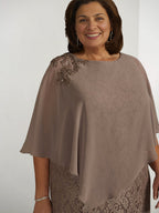 Vestidos de madre de la novia de corte A/princesa con apliques y capas