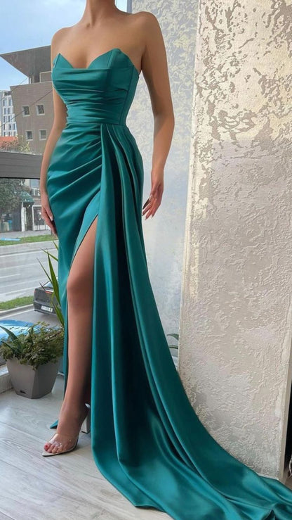 Grünes trägerloses langes Abendkleid aus Satin Y126