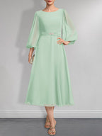Vestido de gasa para madre de la novia, corte A, escote redondo, largo hasta la rodilla, plisado, con broche de cristal