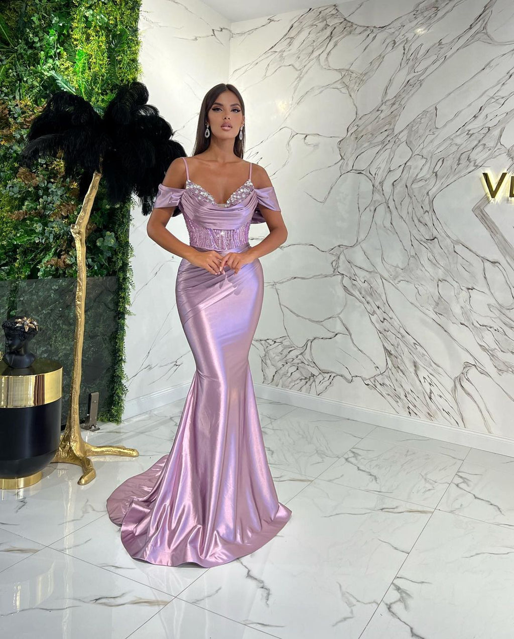 Langes Meerjungfrau-Abendkleid aus Satin mit Spaghettiträgern und Herzausschnitt